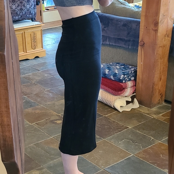 BLACK Pencil Skirt. - Picture 6 of 6